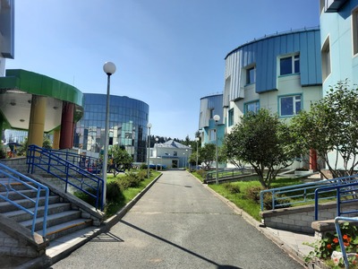 Территория между корпусами