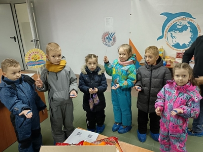 Ребята с сюрпризами от Гумкорпуса